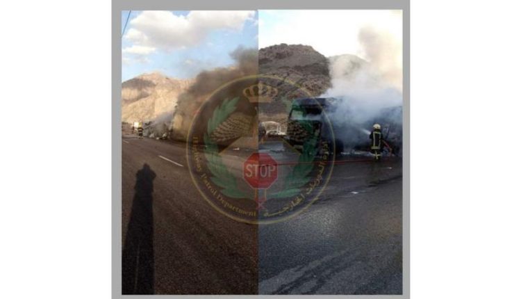 إصابة واشتعال صهريج غاز وتريلا بحادث تصادم وإغلاق الطريق الخلفي احترازيًا في العقبة