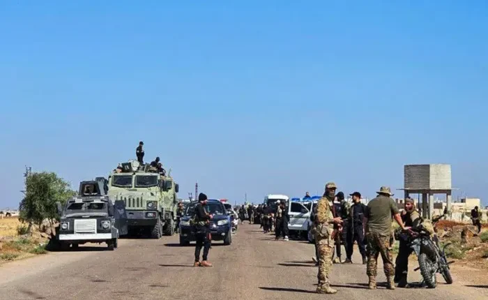 قوات الأمن السوري تقترب من دخول السويداء وسط استعدادات للحوار والمحاسبة القانونية