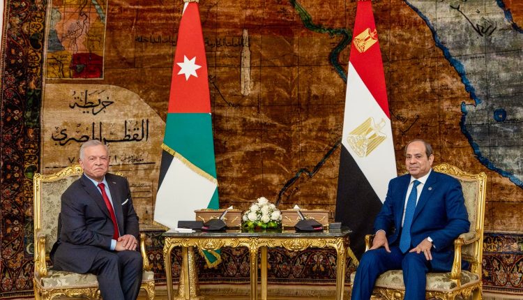 الملك والرئيس المصري يعقدان مباحثات في القاهرة