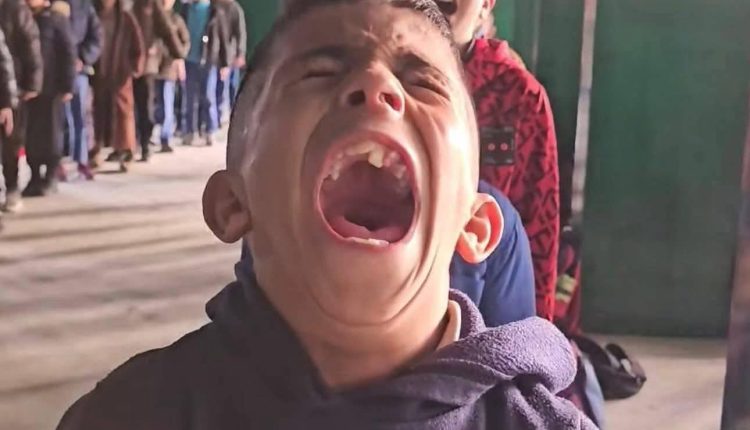 بالفيديو…الطفل أحمد “الفس”.. صوتٌ صغير يُجسّد هيبة السلام الملكي ويخطف قلوب الأردنيين