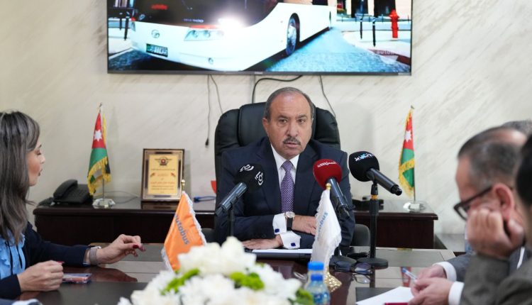 اللوزي: 187 حافلة حديثة ستحل مكان الأسطول الحالي بحلول 2027 مع تجهيزات كاملة لذوي الإعاقة