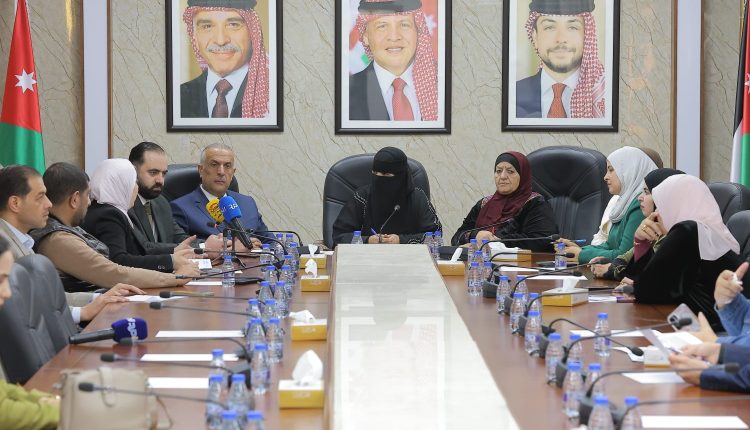 “المرأة النيابية ” تطلع على دور نقابة العاملين في قطاع المياه والزراعة والصناعات الغذائية ومعيقات المرأة في القطاع الزراعي