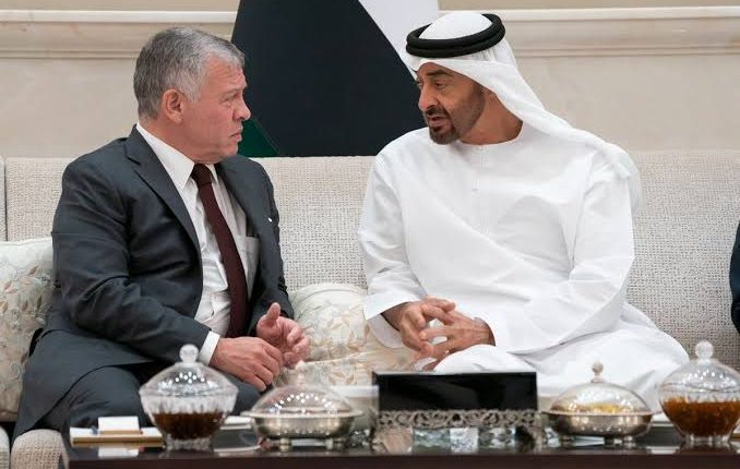 الملك والرئيس الإماراتي يبحثان هاتفيا أبرز مستجدات الإقليم