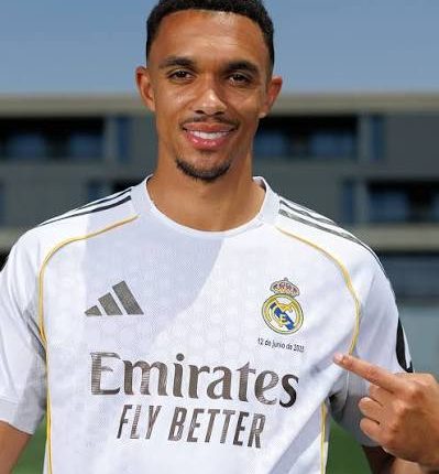 ليفربول يغلق الباب أمام عودة أرنولد رغم الغموض حول مستقبله مع ريال مدريد