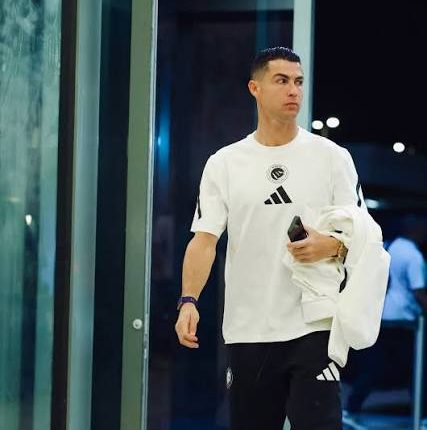 الوقت يمر والأهداف لا تتوقف”. رونالدو يعود بقوة ويقود النصر للفوز على الفتح