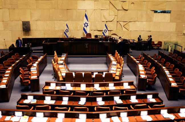 الاحتلال الإسرائيلي يلغِي قانون منع بيع الأراضي لليهود في الضفة الغربية”