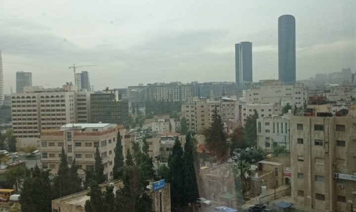 منخفض جوي بارد يؤثر على المملكة اليوم وأمطار متفرقة شمالًا ووسطًا