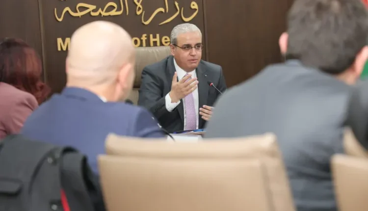 وزير الصحة يبحث مع القطاع الدوائي استدامة سلاسل التوريد وتوافر الأدوية في السوق المحلي