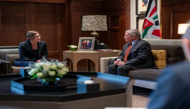 الملك يؤكد أهمية الدبلوماسية وحماية المدنيين خلال لقائه رئيسة اللجنة الدولية للصليب الأحمر