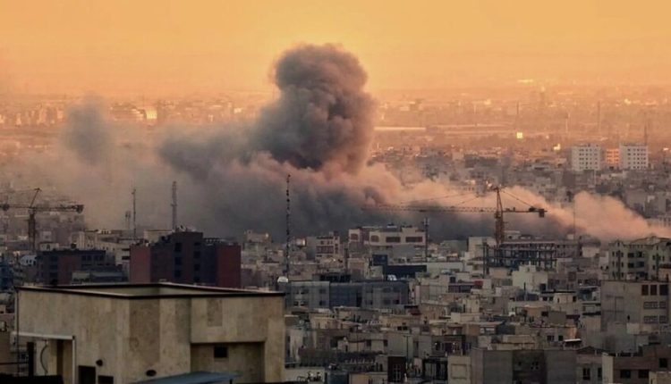 إسرائيل تشن ضربات واسعة على طهران بعد موجة صواريخ إيرانية