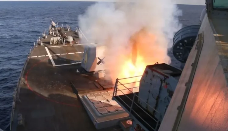 سريلانكا تنتشل جثث 87 بحارًا من فرقاطة إيرانية غرقت قبالة سواحلها