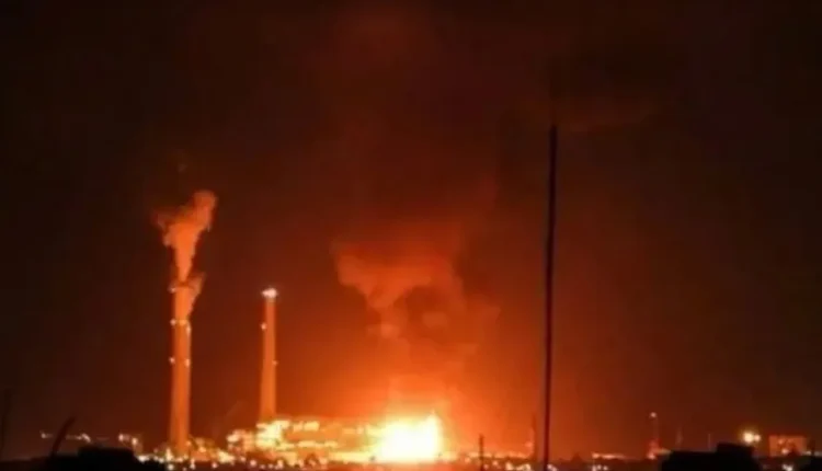 إيران تعلن استهداف مصفاة حيفا رداً على قصف مستودعات النفط في طهران