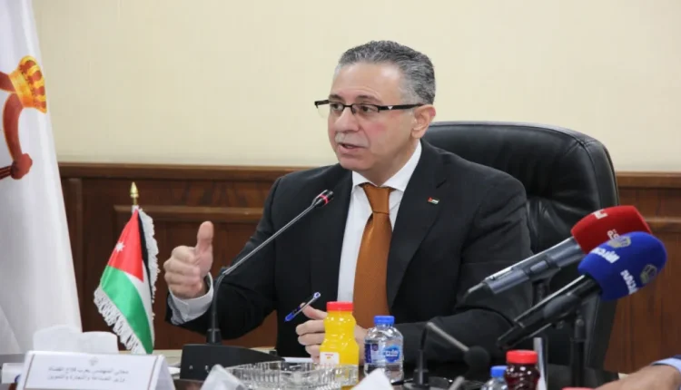 وزير الصناعة يبحث استدامة المخزون الغذائي مع التجار والمستوردين