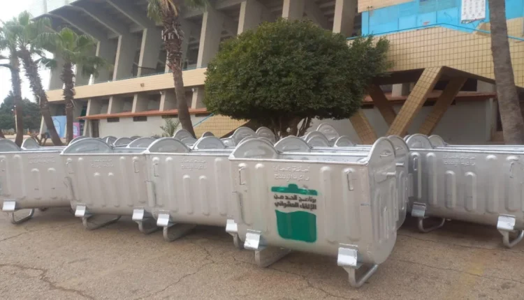 وزارة البيئة توزّع 300 حاوية معدنية لتعزيز النظافة في إربد خلال عطلة العيد