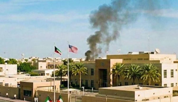 أنباء عن استهداف السفارة الأميركية بالكويت ضمن موجة صاروخية إيرانية على دبي ووسط إسرائيل