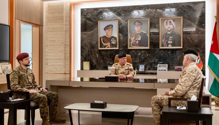 الملك يتفقد القيادة العامة للقوات المسلحة ويؤكد: الأردن آمن وجاهز لمواجهة التحديات