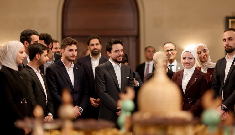 ولي العهد يلتقي شباب برنامج “خطى الحسين” ويؤكد أهمية دورهم في خدمة الأردن
