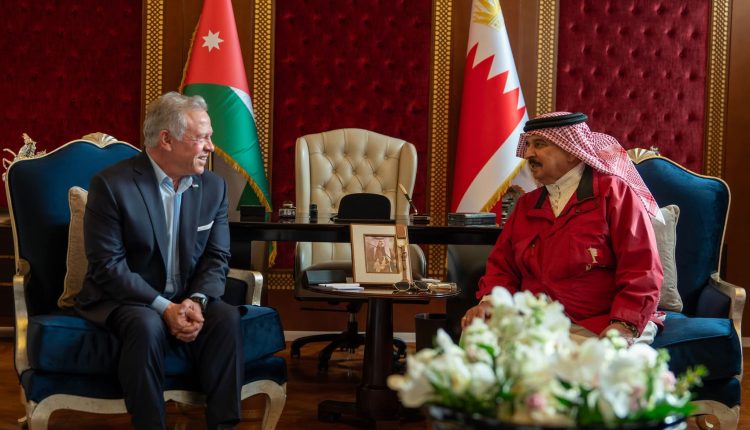 الملك عبدﷲ الثاني يصل البحرين في زيارة رسمية