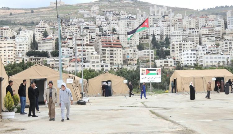 طواقم المستشفى الميداني الأردني نابلس/10 تباشر أعمالها