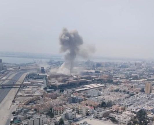 إصابة أردني ومصري إثر سقوط شظايا بعد اعتراض دفاعات أبوظبي الجوية