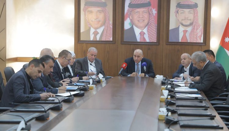 القاضي يترأس اجتماعاً لمكتب تنفيذي النواب