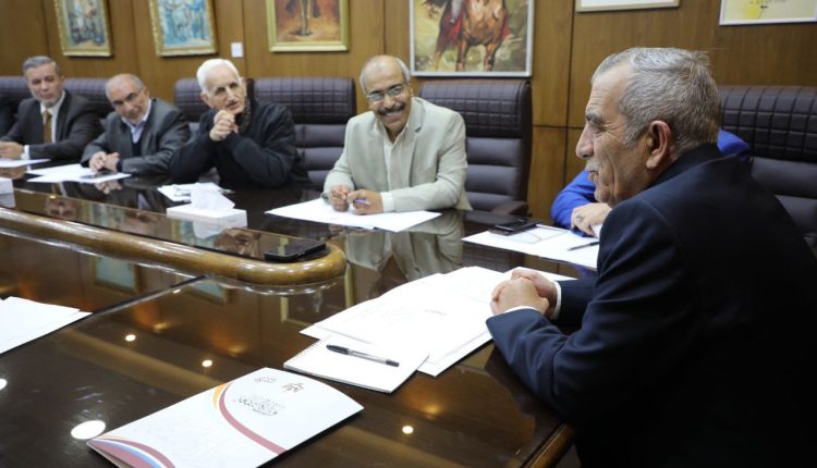 الرواشدة يلتقي اللجنة العليا لمكتبة الأسرة ويؤكد أولوية المؤلف الأردني