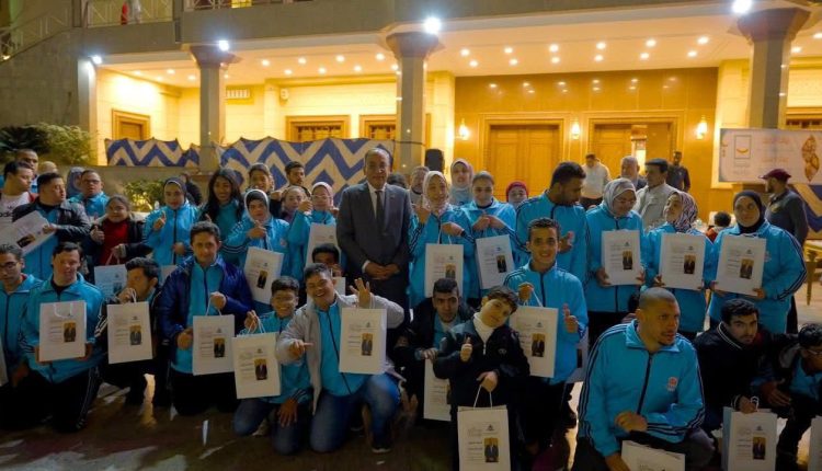 في لفتة إنسانية.. النائب طارق المحمدي يشارك فريق “القلوب البيضاء” إفطار رمضان