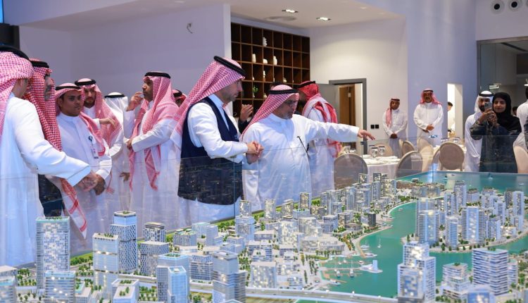 وزير البلديات والإسكان يزور وجهة ألما و يؤكد تكامل الجهود الحكومية و استثمارات القطاع الخاص التنموية   