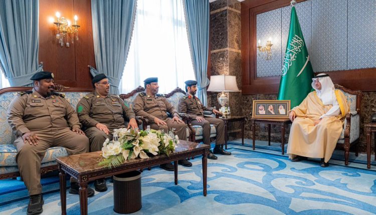 سمو محافظ الأحساء يكرّم عددًا من رجال الأمن المتقاعدين بالمحافظة