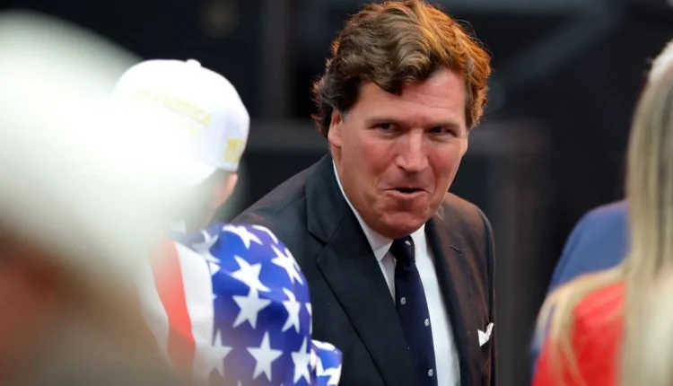 تاكر كارلسون يهاجم ترامب بشدة: تهديدات قصف إيران “تدنّس القيم الدينية وتمثل شرًا أخلاقيًا”