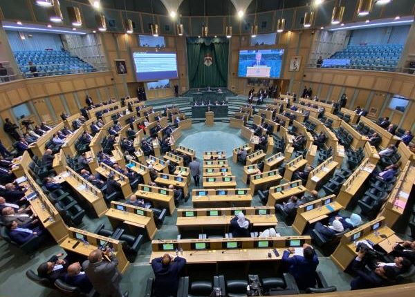 إحالة مشروع قانون “معدل الضمان” إلى لجنة العمل النيابية