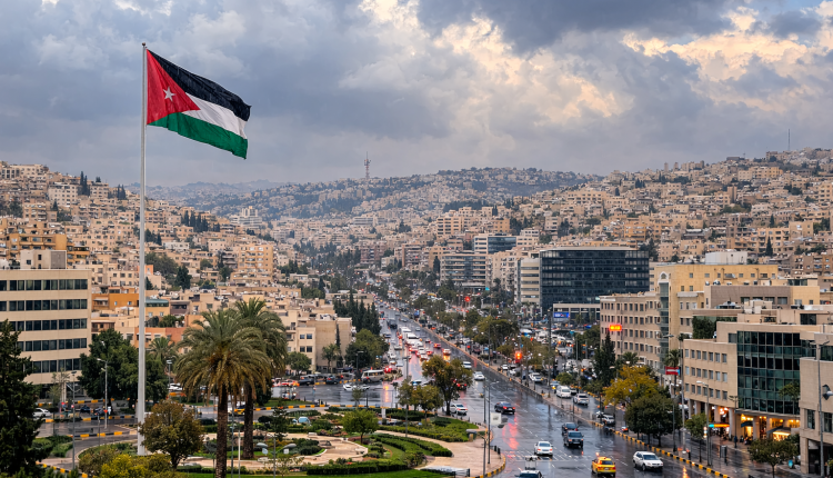 طقس لطيف اليوم وتحذير من الغبار.. ومنخفض جوي يؤثر على المملكة السبت والأحد