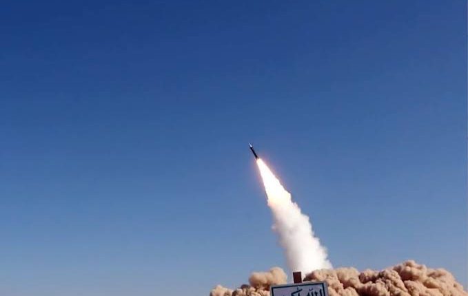 تصعيد جديد: صاروخ من اليمن نحو إسرائيل لأول مرة منذ اندلاع الحرب