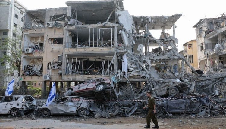 موجة صواريخ إيرانية جديدة نحو إسرائيل وانفجارات تهز وسط البلاد