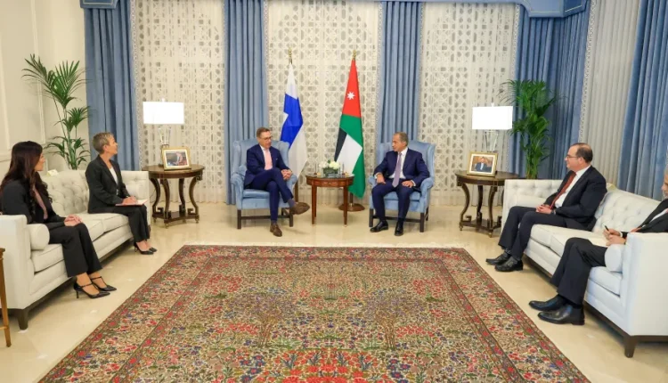 حسان يبحث مع الرئيس الفنلندي تعزيز التعاون الاقتصادي والتكنولوجي بين الأردن وفنلندا