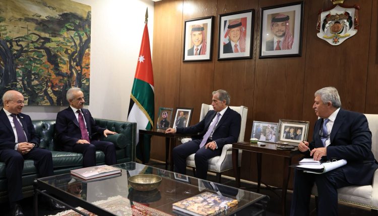الأردن وسوريا وتركيا تبحث تعزيز التعاون في النقل وتوقيع مذكرة تفاهم ثلاثية في عمّان