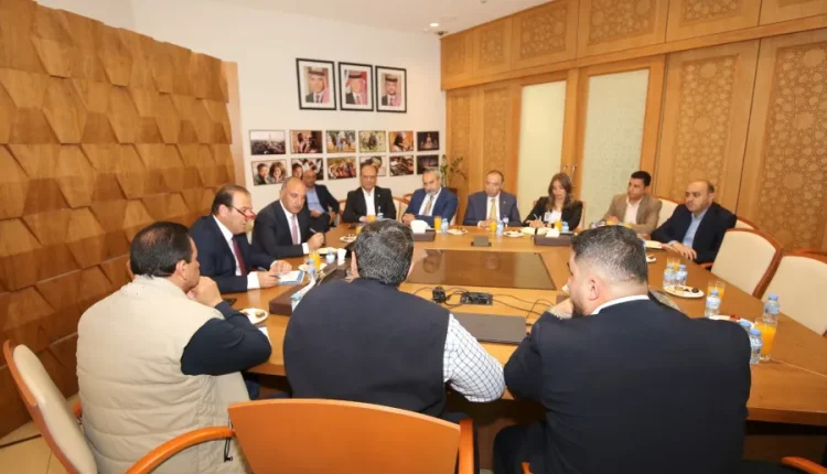 الشواربة ونقابة المقاولين يبحثان تعزيز الشراكة وتطوير بيئة قطاع الإنشاءات