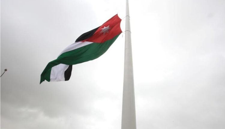 مواصفات العلم الأردني وفق الدستور ومعاني رموزه التاريخية والوطنية