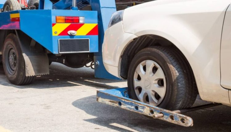 مخالفة وحجز مركبة لمواطن أردني بسبب موظف “بدون رخصة” داخل محل صيانة سيارات