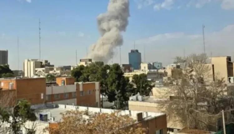 وفاة شخص في حادث سقوط شظايا بعد اعتراض مسيّرة في مزرعة بالفجيرة