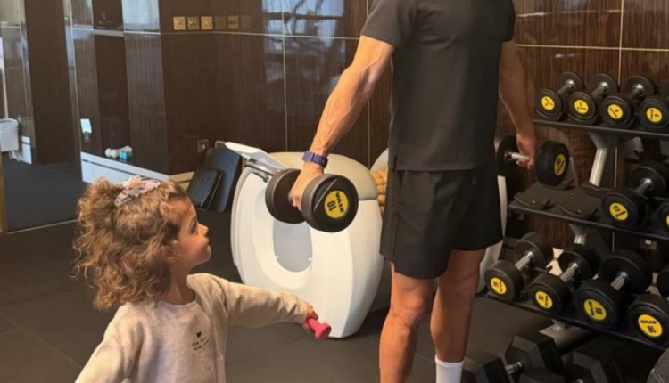 رونالدو يحتفل بعيد ميلاد ابنته ويستعد لمواجهة الوصل في دوري أبطال آسيا 2