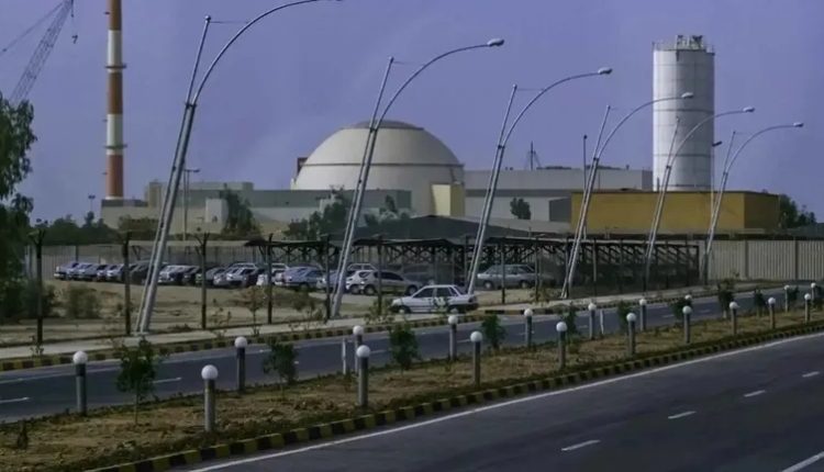 تصعيد متبادل بين إيران وإسرائيل واستهداف منشآت طاقة وسط حديث عن هدنة محتملة