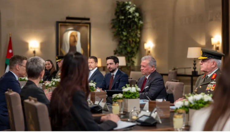 الملك يلتقي الرئيس الفنلندي في قصر الحسينية ويؤكد أهمية تعزيز التعاون والحلول السلمية