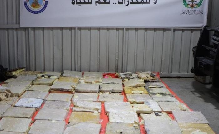 في عملية مشتركة .. إدارتا مكافحة المخدرات في الأردن وسوريا تحبطان تهريب 943 كغم من عجينة الكبتاجون المخدرة عبر مركز حدود جابر