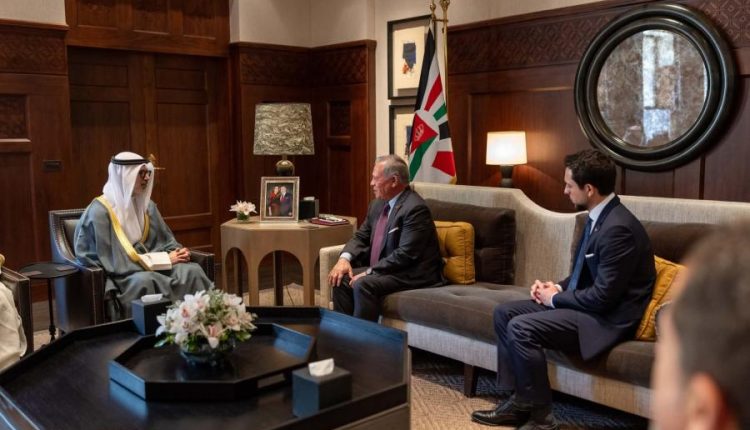 الملك يؤكد أهمية أمن الخليج واستدامة التهدئة خلال استقباله وزير خارجية الكويت