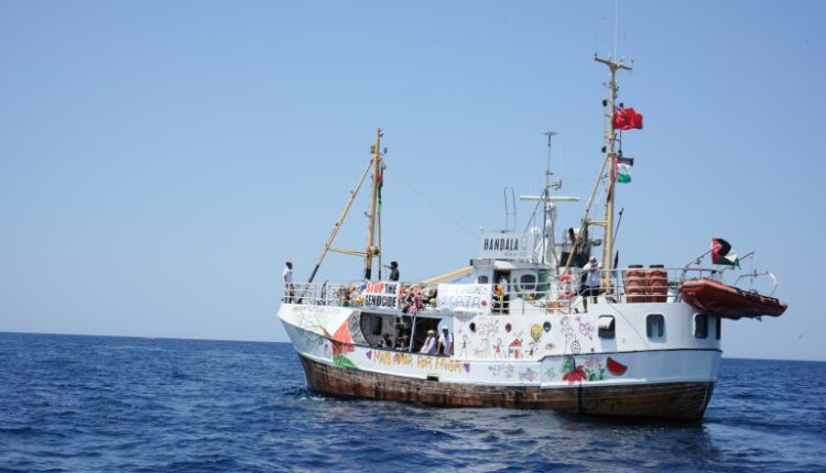 إسرائيل تعترض “أسطول الصمود الدولي” في عرض البحر وتسيطر على عدد من سفنه