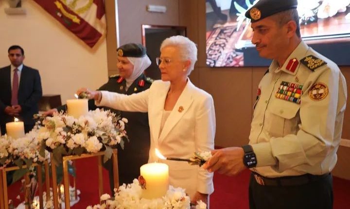 الأميرة منى الحسين ترعى حفل إضاءة الشموع للفوج السادس والعشرين في كلية الأميرة منى للتمريض