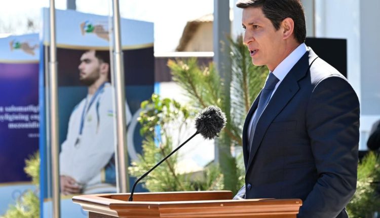 أوزبكستان تفتتح مدرسة أكبر جوراييف لرفع الأثقال احتفاءً باليوم الدولي للرياضة من أجل التنمية والسلام