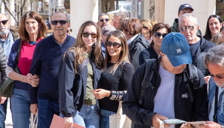 وصول طائرة عارضة فرنسية تقل 105 سائح إلى الأردن بدعم من هيئة تنشيط السياحة