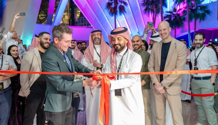 جولف السعودية تعلن افتتاح “فايف آيرون جولف” في الرياض